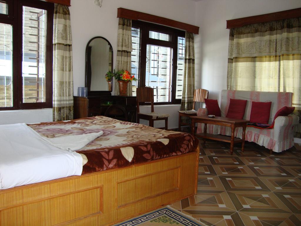פוקהרה New Summit Guest House מראה חיצוני תמונה